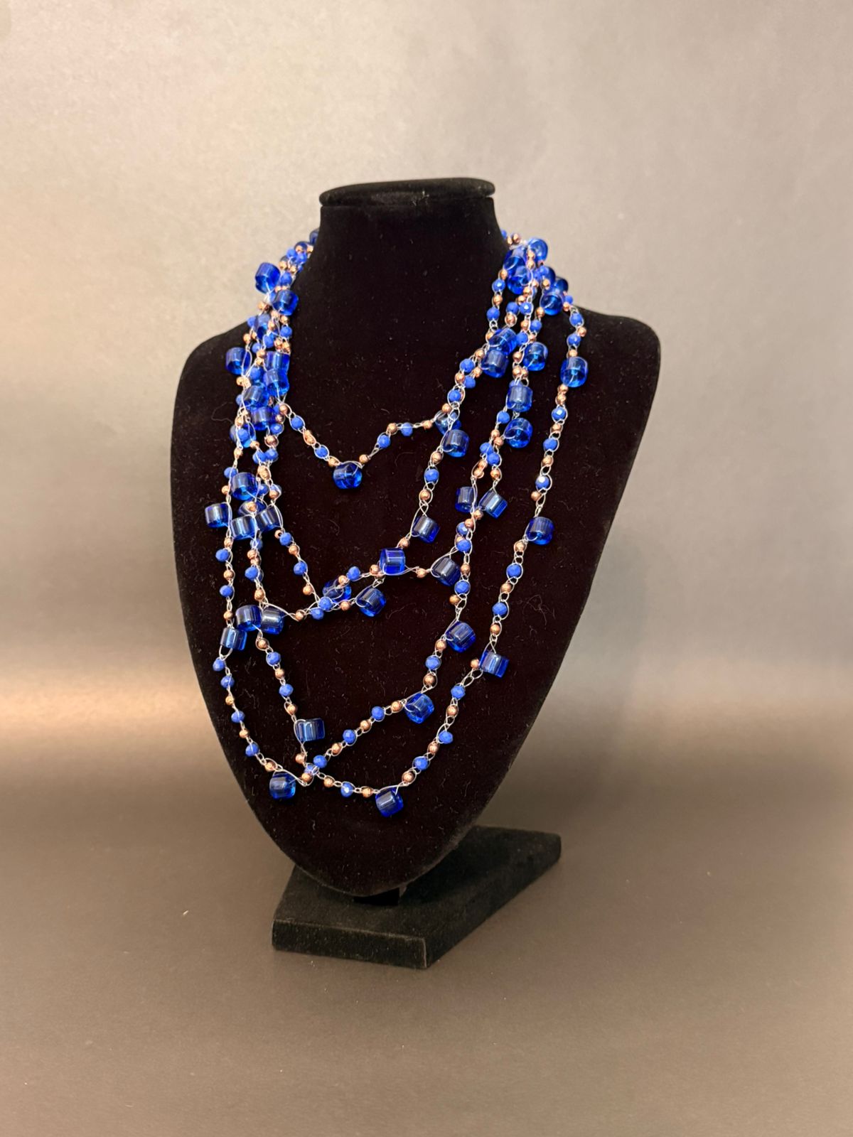Collar pedreria y mostacilla